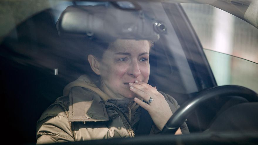 Colas kilométricas, pánico y despedidas para escapar de Ucrania en plena invasión rusa