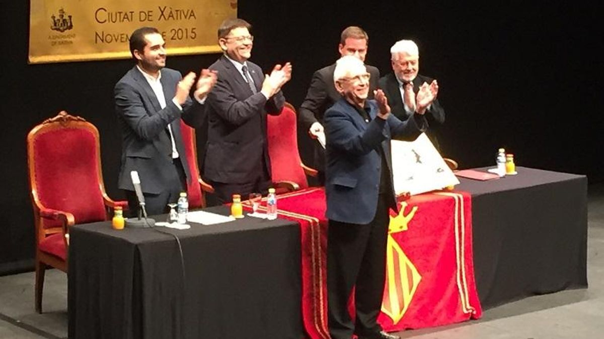 Raimon, en el acto de reconocimiento como Hijo Predilecto de Xàtiva.