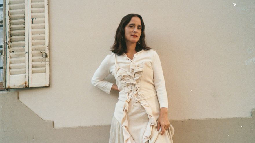 Julieta Venegas confiesa en sus memorias la lucha para no ser “la mujer que se esperaba” de ella