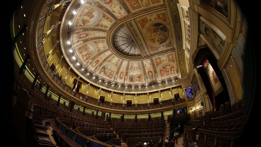 Vista de archivo del hemiciclo del Congreso de los Diputados . EFE/Javier Lizón