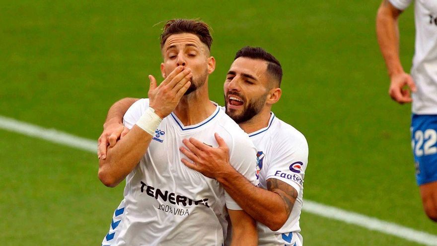 El Tenerife firma un partido redondo para golear al Cartagena y seguir su escalada