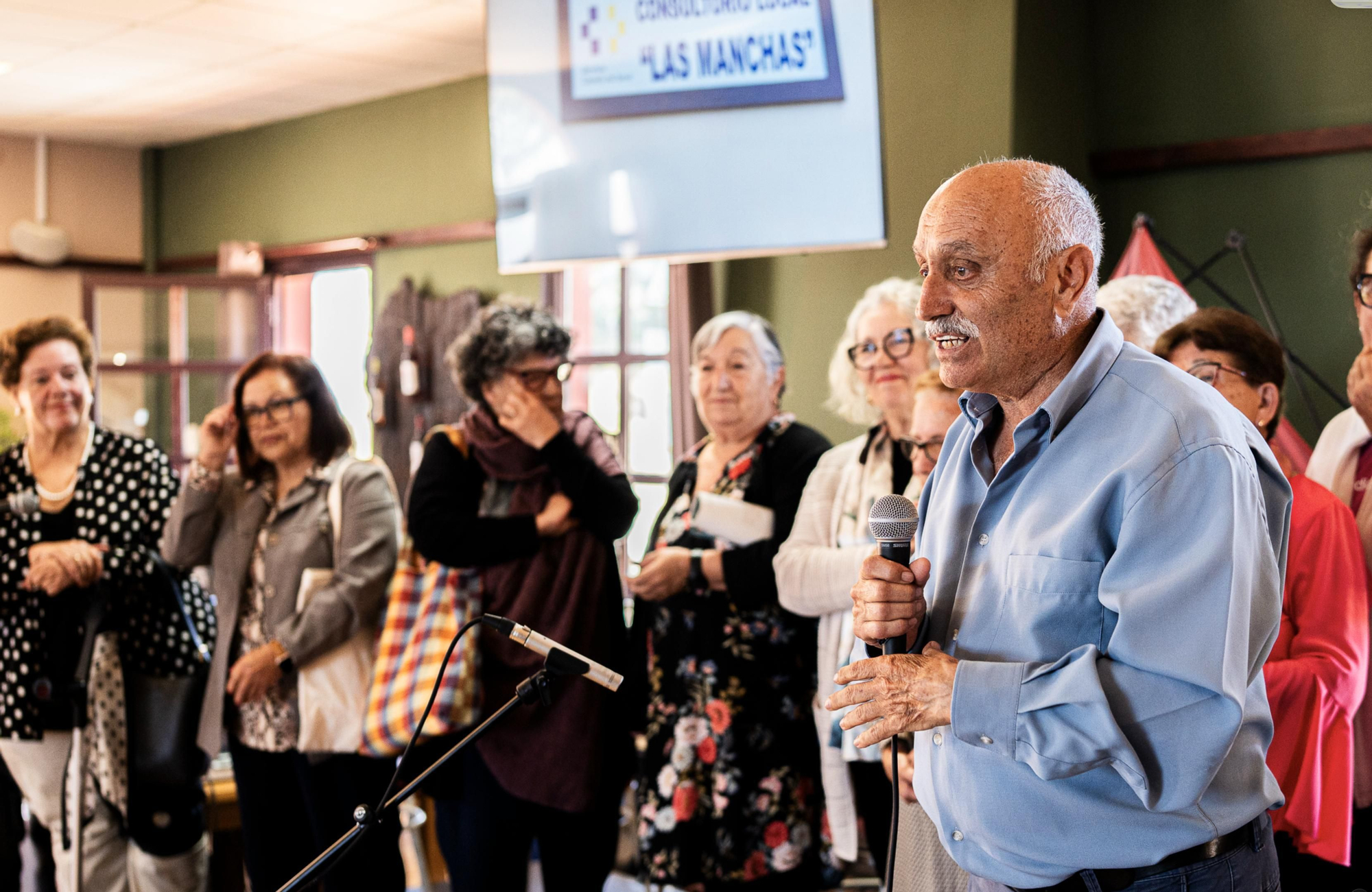 El teatro rinde homenaje a la resiliencia de La Palma en un emotivo encuentro de viticultores en Fuencaliente.