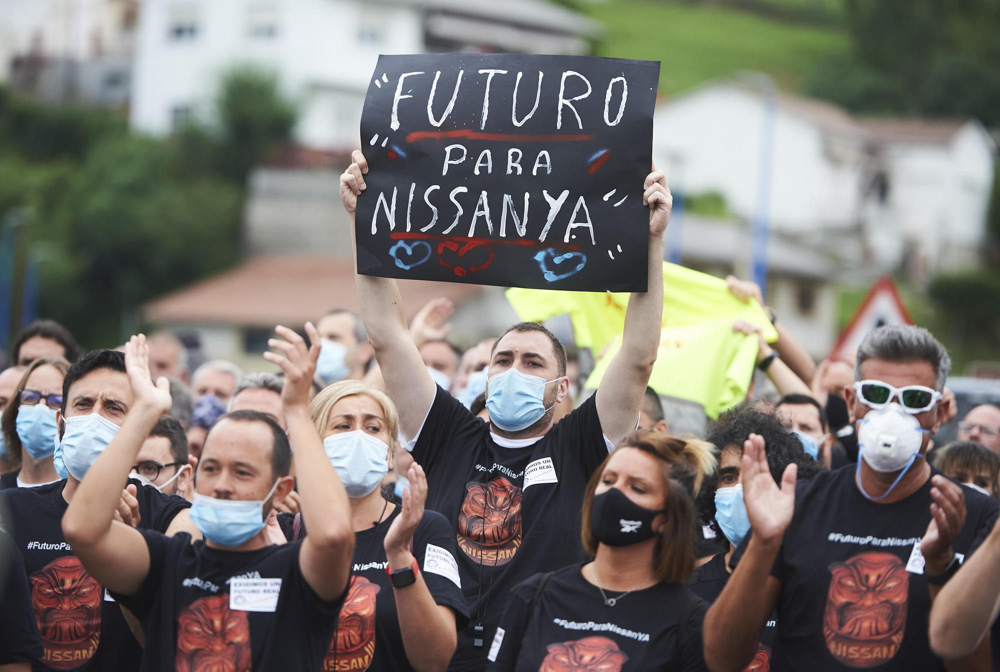 Protesta de los trabajadores de Nissan en la fábrica de Los Corrales de Buelna. | JUANMA SERRANO