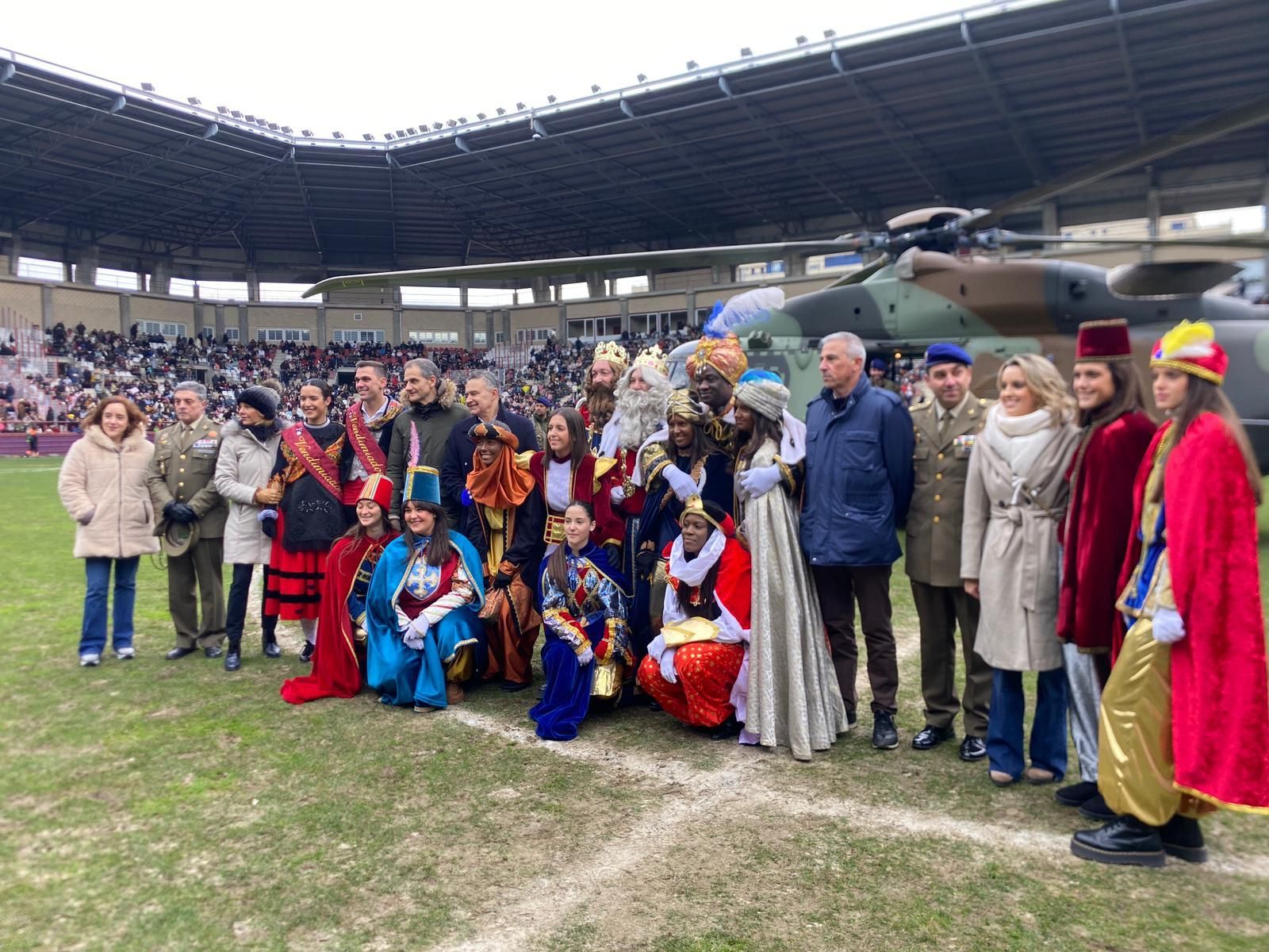 Foto de familia nada más aterrizar en Las Gaunas
