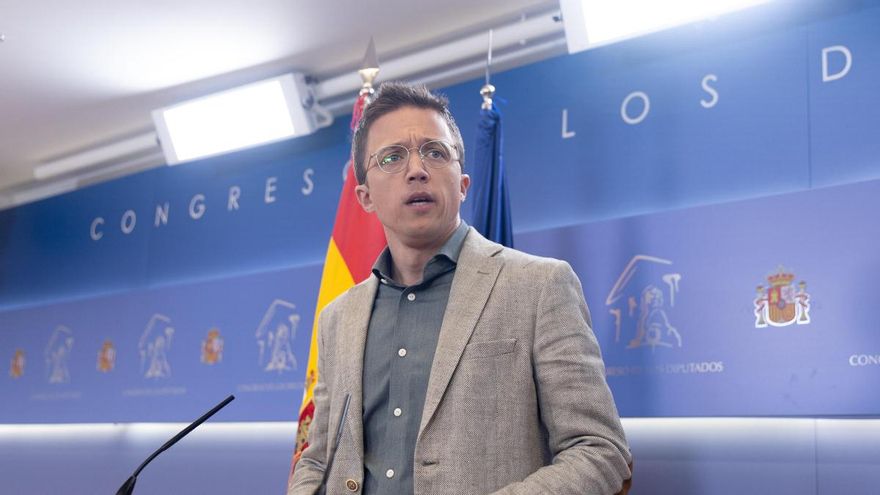 El portavoz de Sumar en el Congreso, Íñigo Errejón, durante una rueda de prensa anterior a la Junta de Portavoces, en el Congreso de los Diputados, a 19 de marzo de 2024, en Madrid (España).