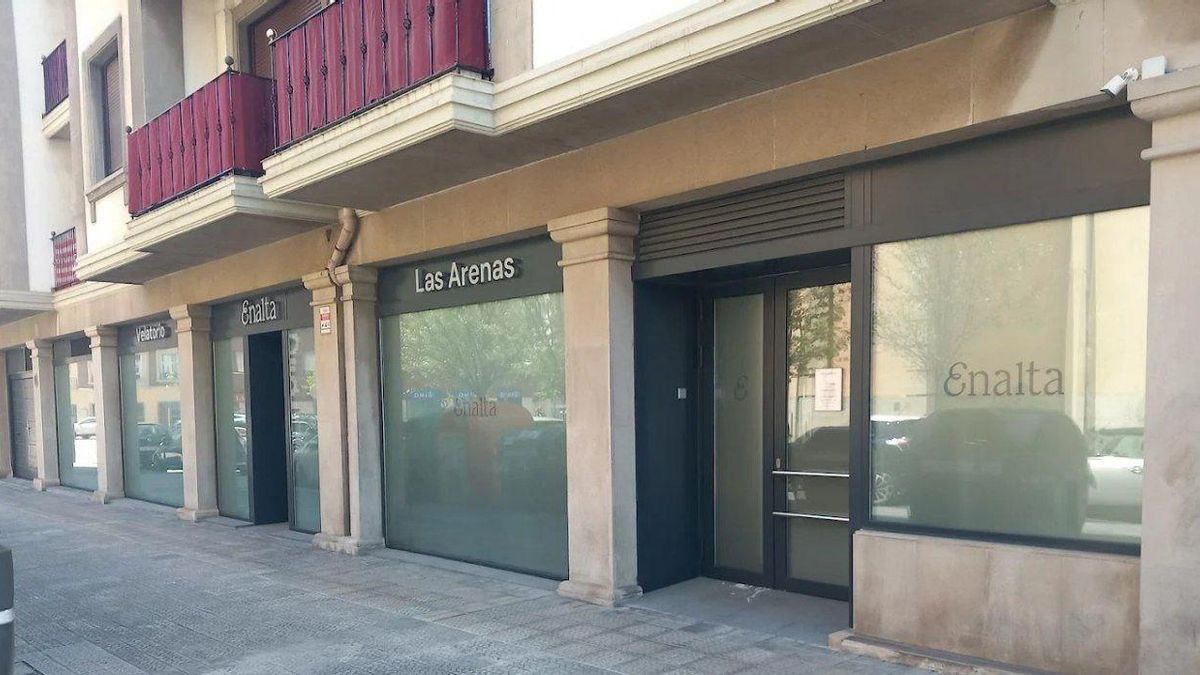 Tanatorio en el bajo de un edificio de viviendas en Las Arenas, Getxo