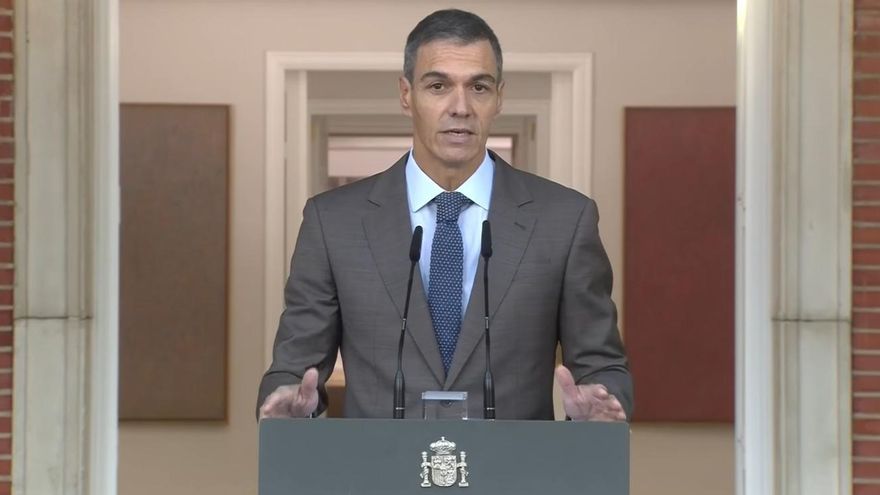El presidente del Gobierno, Pedro Sánchez, durante su comparecencia en Moncloa este lunes.