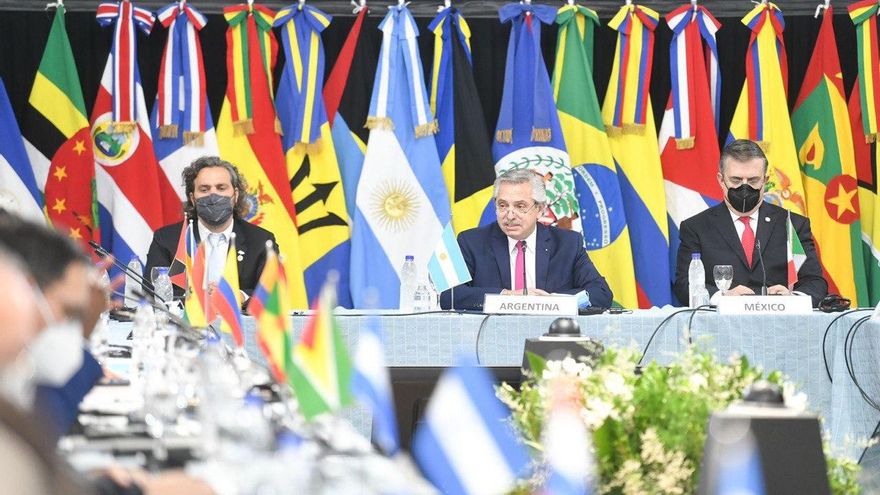 Alberto Fernández asumió la presidencia de la Celac, que apoyó la negociación con el FMI y expuso las tensiones en América Latina