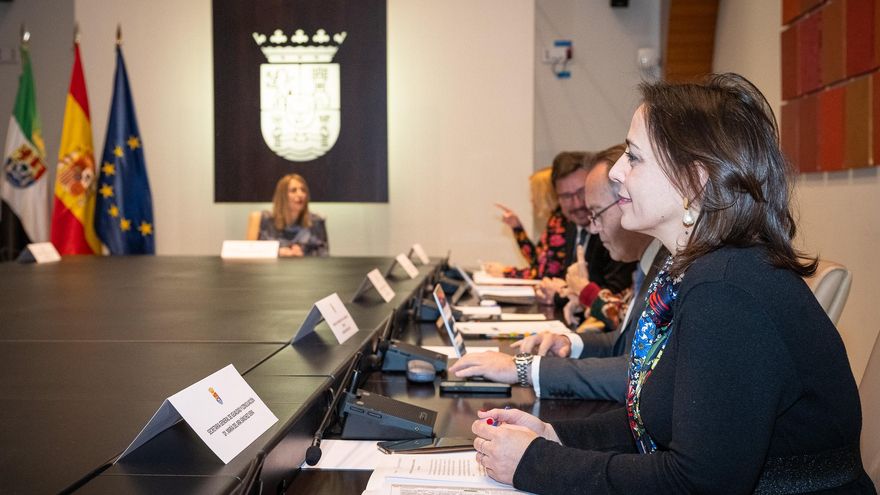 La Junta de Extremadura se compromete a avanzar en la igualdad evitando discursos "radicales" y "excluyentes"