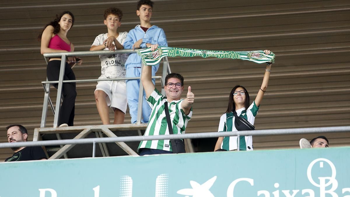 Grada Blanquiverde del encuentro entre el Córdoba CF y AD Mérida