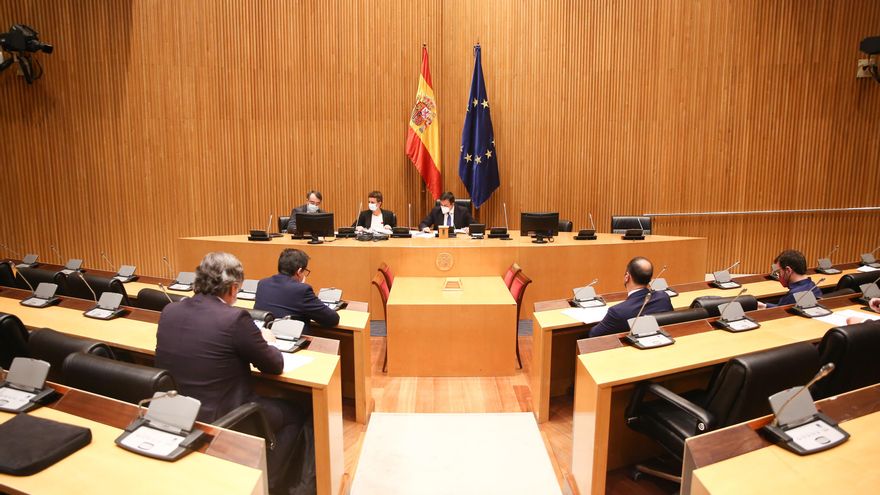 Archivo - Asistentes a una reunión de la comisión de seguimiento del Pacto Antitransfuguismo, en el Congreso de los Diputados, en Madrid (España), a 25 de marzo de 2021. La comisión se reúne tras las denuncias de Ciudadanos por las polémicas suscitadas en