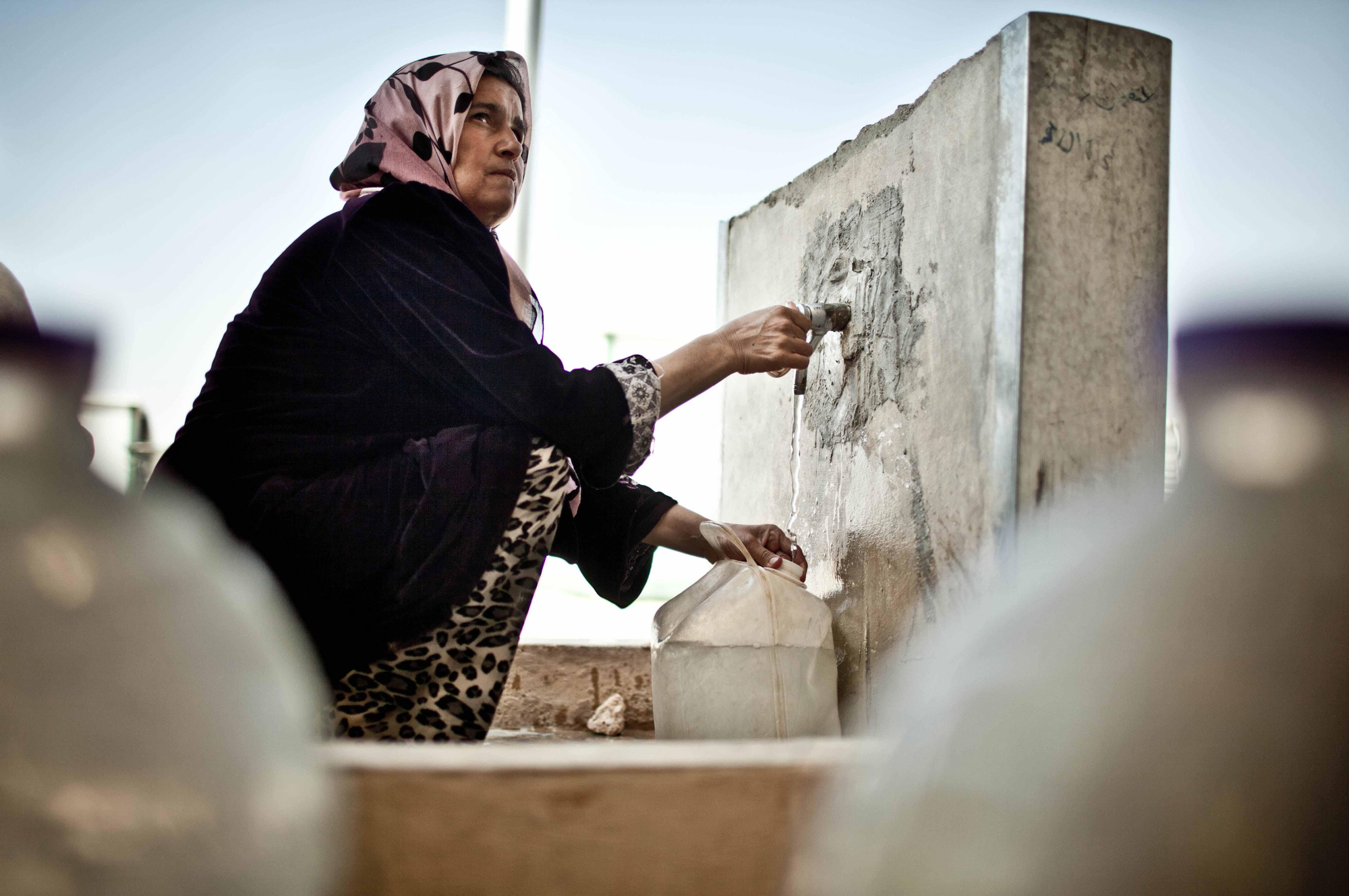 Imaha de 46 años es siria y vive en Za’atari con sus seis hijos en uno de los contenedores del campamento de refugiados. / Pablo Tosco/Intermón Óxfam.