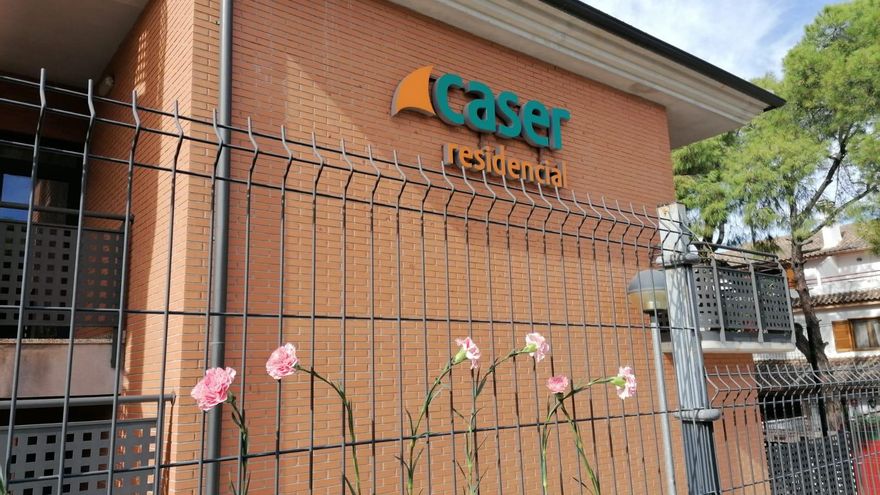 Protesta frente a la residencia de Cáser es Santo Ángel por parte de los familiares de los fallecidos por COVID-19