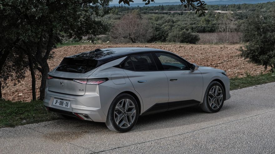 El DS 4 Esprit de Voyage está a la venta desde 44.550 euros en variante térmica y desde 53.500 en la plug-in.