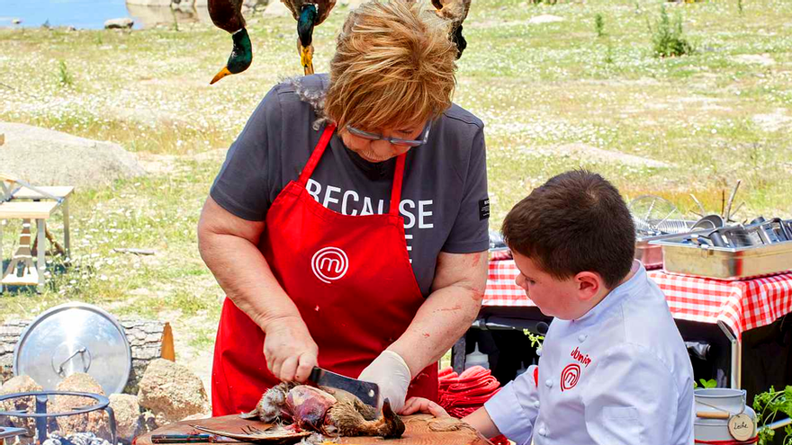 Albert, a Celia Villalobos en 'Masterchef': "Algunos políticos se ponen a jugar al Candy Crush"