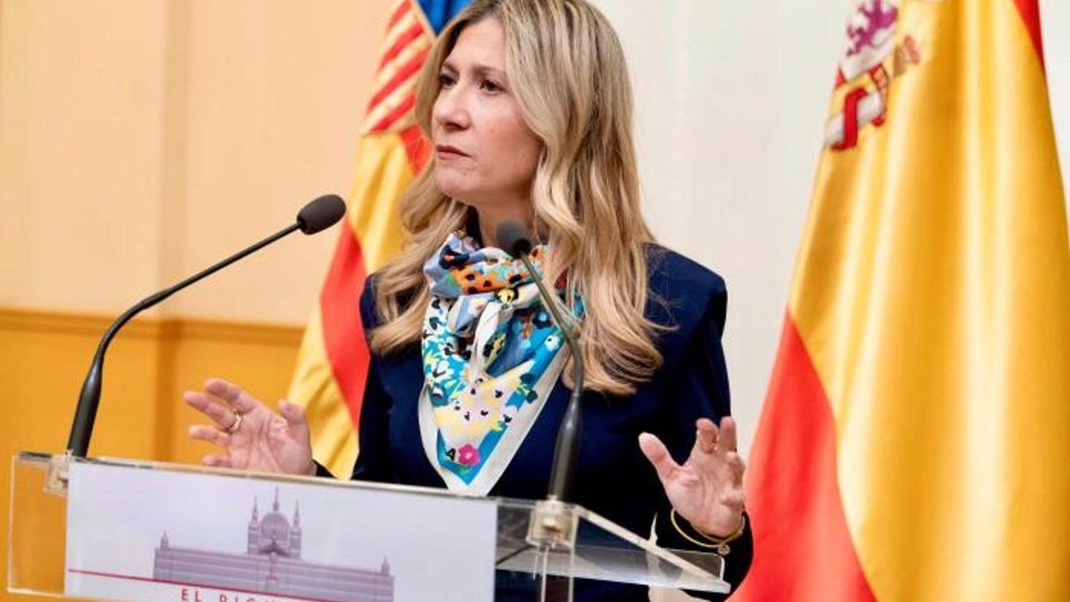 La vicepresidenta del Gobierno de Aragón, Mar Vaquero, en la sala de columnas del Edificio Pignatelli. -