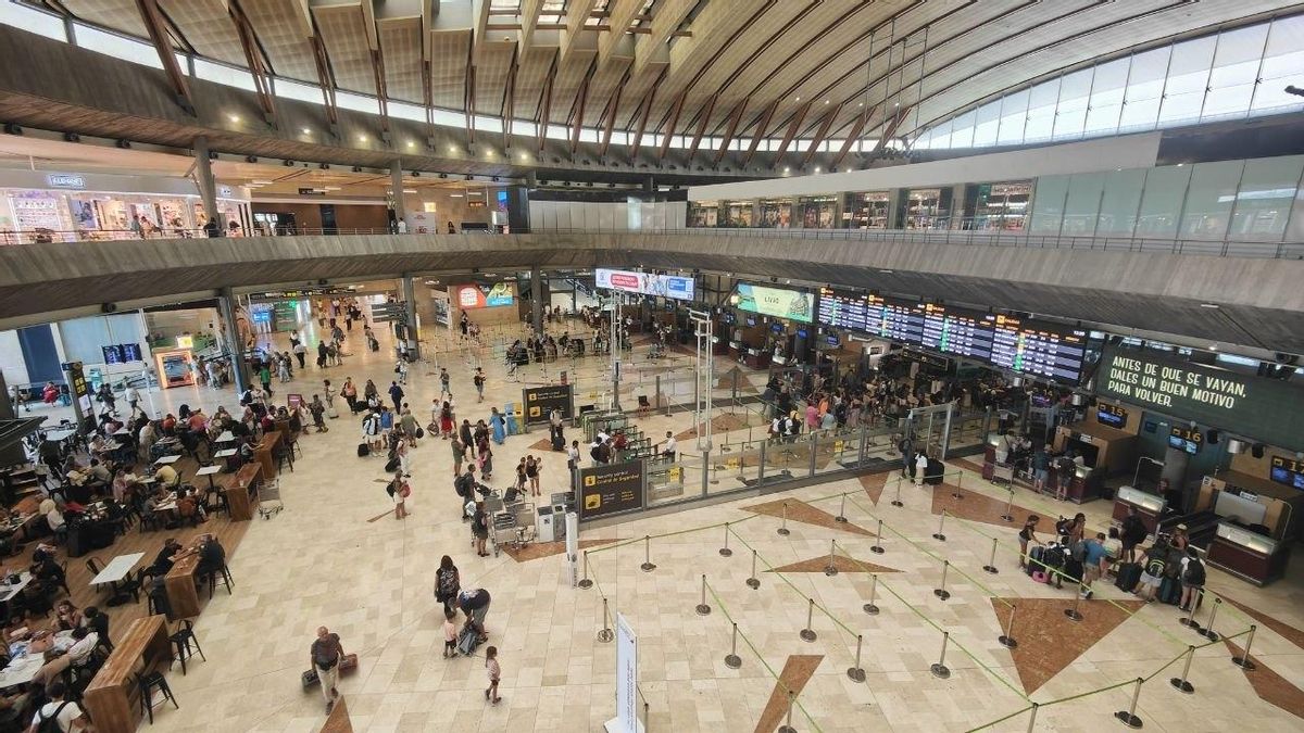 Sumar rechaza el plan para ampliar los aeropuertos de Canarias y pide frenar la presión del turismo