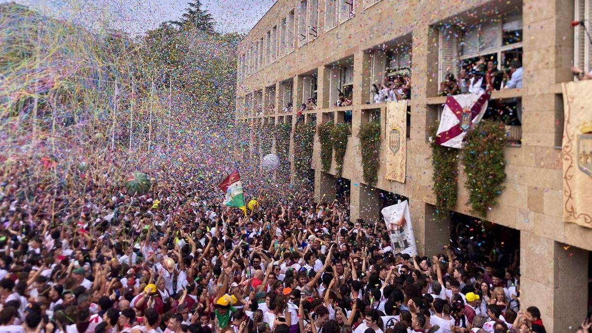 Y la fiesta estalló en Logroño: Todas las imágenes del cohete de San Mateo 2025