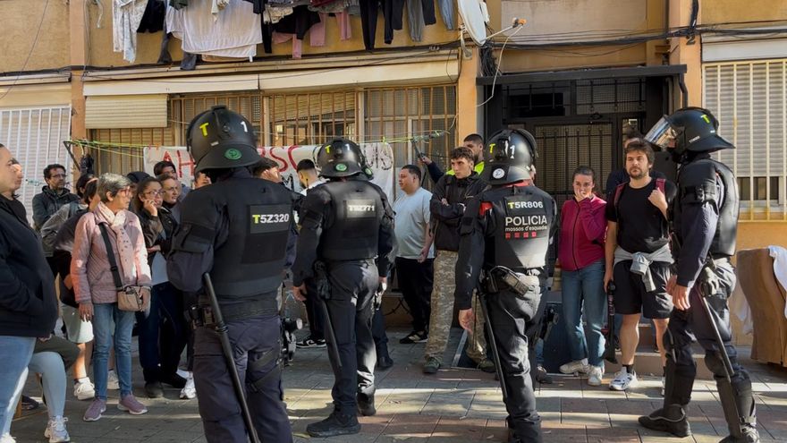 La Generalitat desahucia a Josefa, una anciana con un hijo con problemas de adicción que ocupaba un piso público