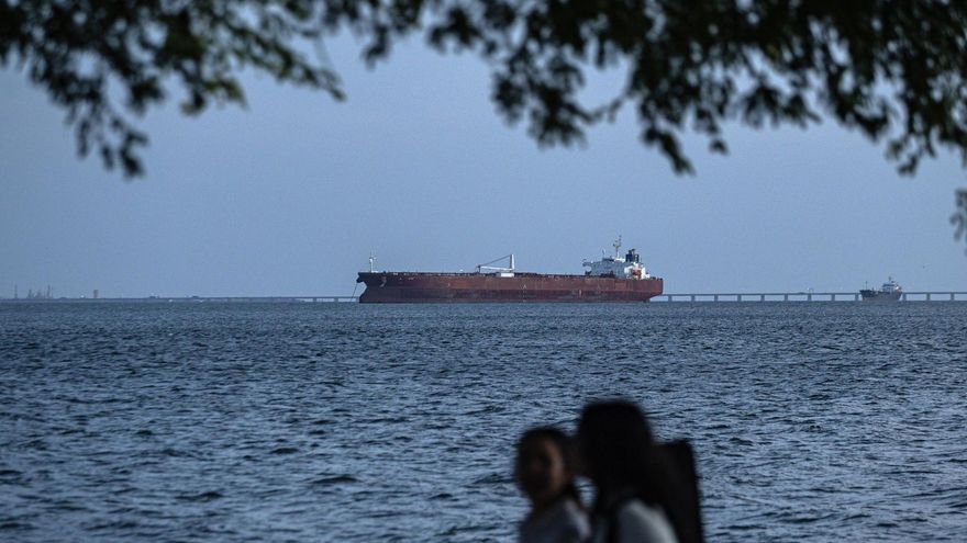 Un buque petrolero estacionado en la bahía de Maracaibo (Venezuela) el pasado 12 de diciembre.