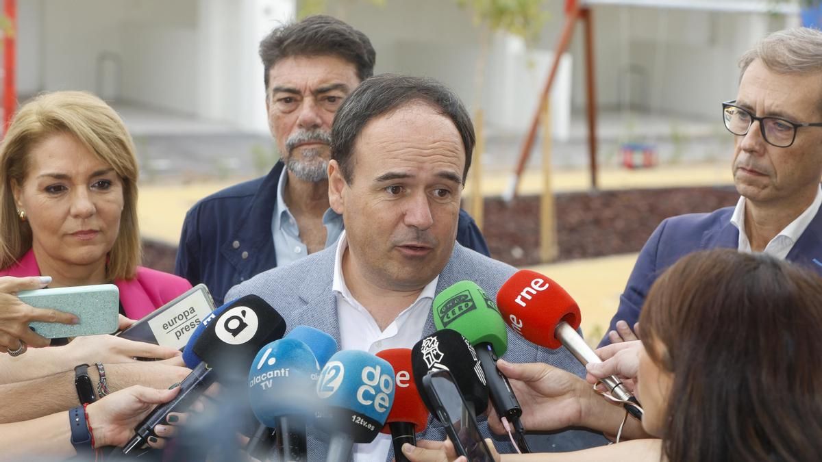 Pérez Llorca defiende la "prioridad nacional" exigida por Vox y cuestionada por Bruselas y la equipara a las ordenanzas municipales