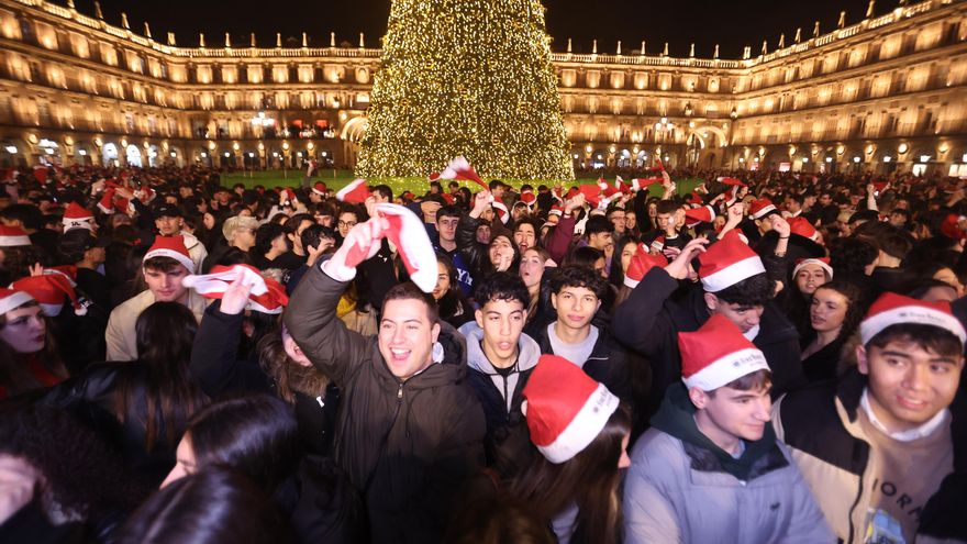 Los universitarios reciben por adelantado el 2026 en su icónica Nochevieja de Salamanca