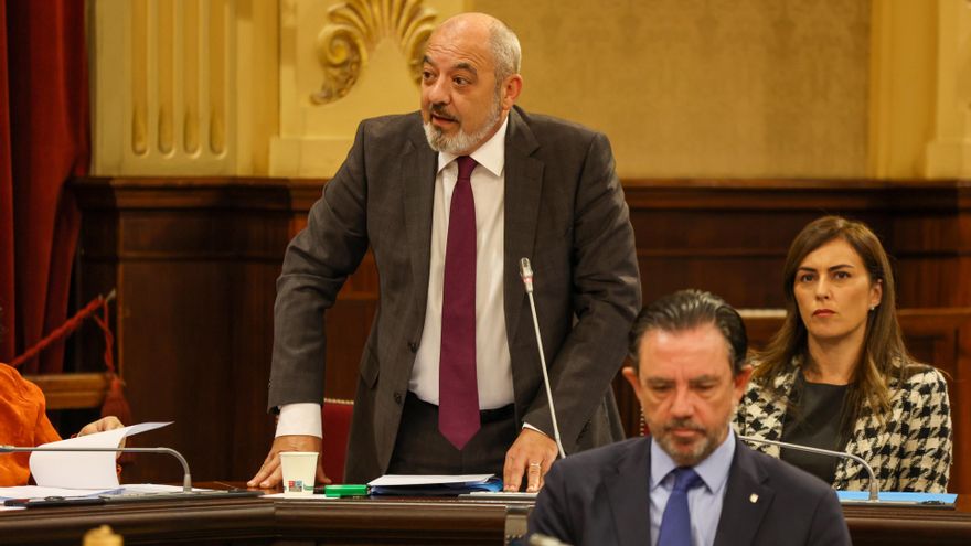 Un diputado balear de Vox enaltece el golpe de Franco con un "feliz día de la victoria" en pleno hemiciclo