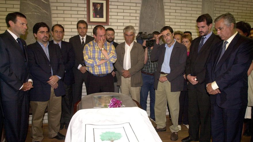 Jáuregui, Korta, López de Lacalle, Martín Carpena o Indiano, apellidos para los 25 años del verano negro de ETA en 2000