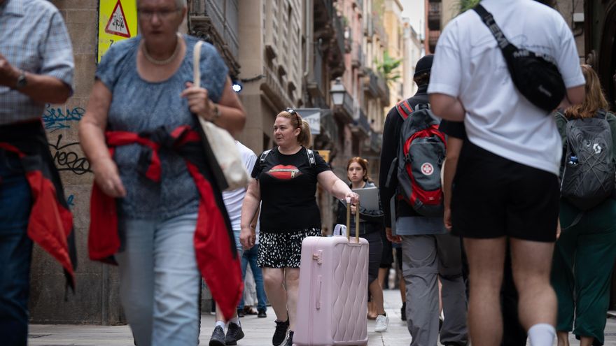 Catalunya doblará la tasa turística y el impuesto a la compra de viviendas para grandes propietarios