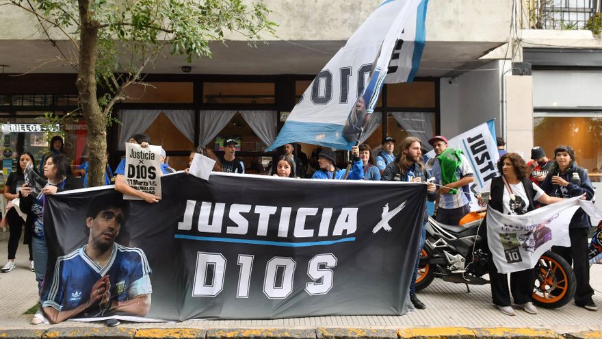 Maradona murió luego de una "larga agonía" y su cuerpo estaba "lleno de agua": los puntos clave de la autopsia