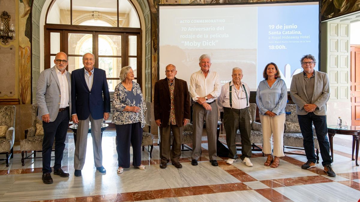 Turismo LPA del Ayuntamiento de Las Palmas de Gran Canaria ha celebrado este jueves un homenaje a las personas que participaron en el rodaje de la mítica película Moby Dick, en su 71º aniversario este 2025.