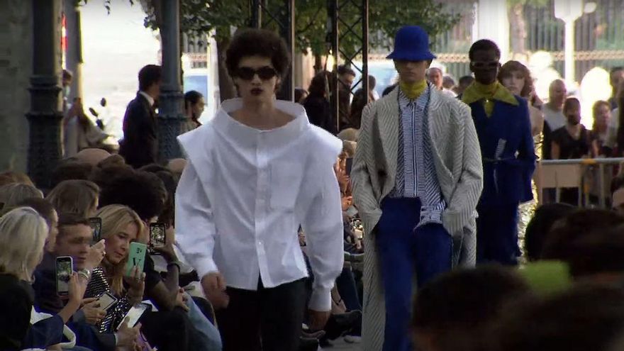 Palomo Spain llena de volantes, túnicas romanas y detalles arabescos el Paseo del Prado