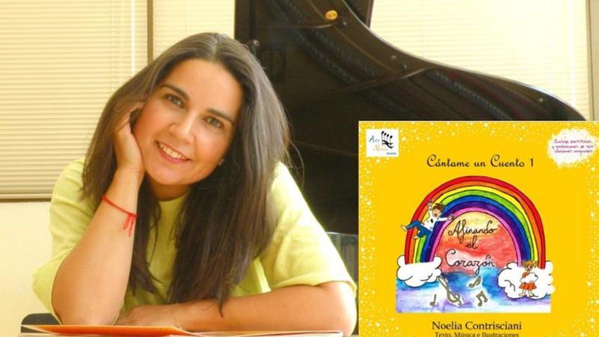 Noelia Contrisciani y un disco de su colección de publicaciones.