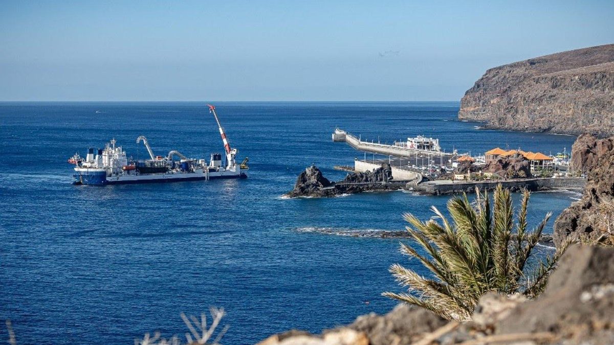 Red Eléctrica inicia el tendido del cable submarino que unirá Tenerife y La Gomera