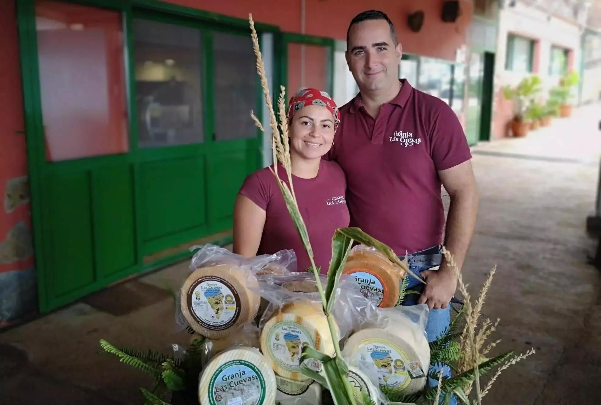 Jhesika Ruiz, maestra quesera, y Albert Gil, gerente de la marca Las Cuevas.nte de la marca Las Cuevas.