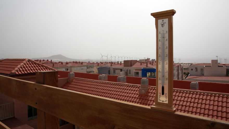 Sureste de Gran Canaria este lunes con la montaña de Arinaga al fondo