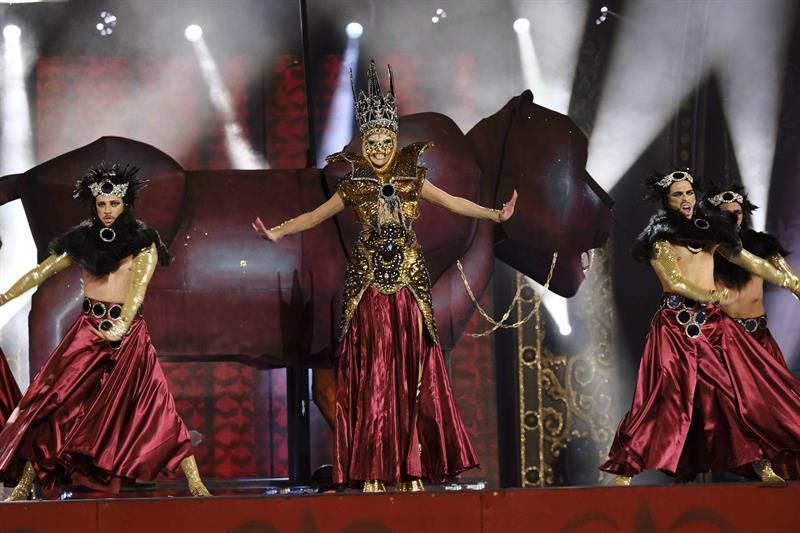 Drag Noa, con la fantasía 'Amazonia', durante su actuación en la gala de elección Drag Queen 2018