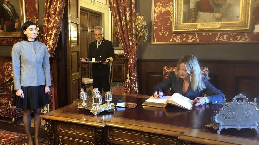 La presidenta del Senado aboga por pactos de Estado "que trasciendan la legislatura" para responder a los problemas