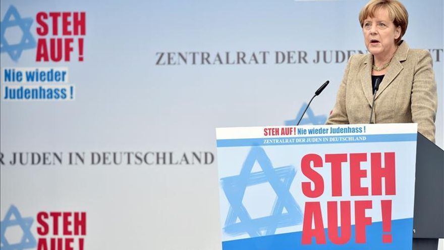 Merkel llama a levantarse contra el antisemitismo desde el corazón de Berlín