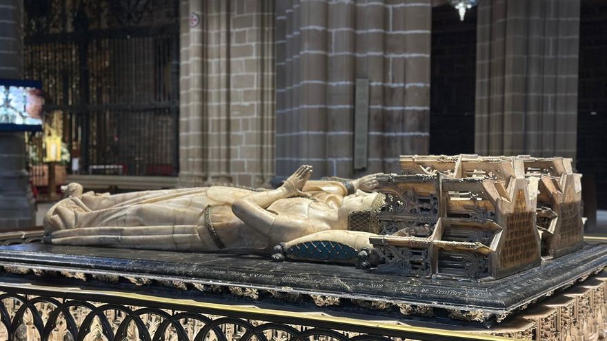 Sepulcro de Carlos III el Noble y Leonor de Trastámara. A la vista el yacente de la reina