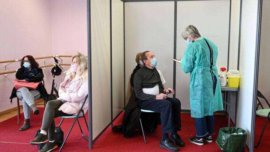 Centro de vacunación en Nogent-sur-Marne,cerca de París, Francia EFE/EPA/BERTRAND GUAY