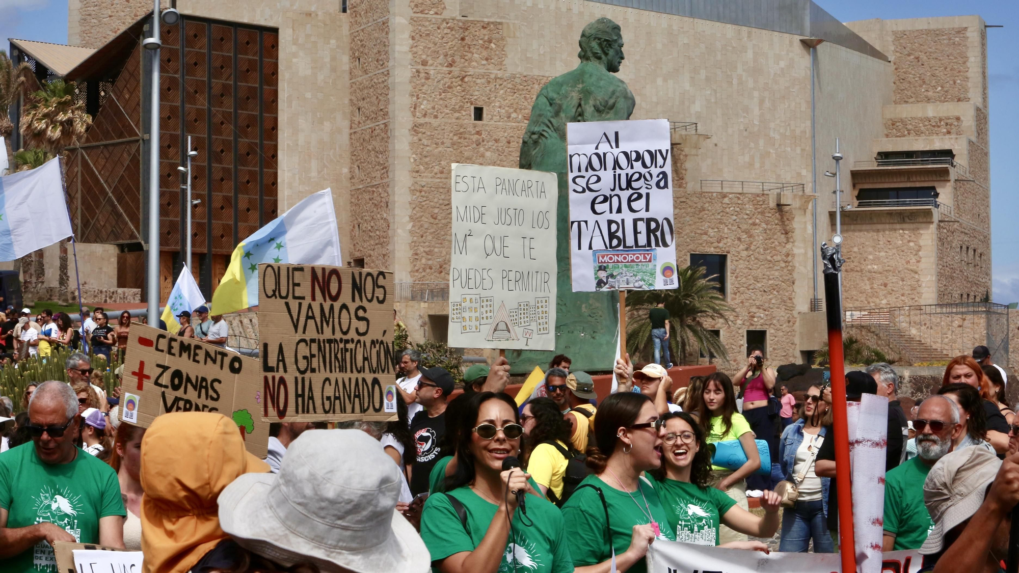 Manifestación en Gran Canaria bajo el lema 'Canarias tiene un límite'