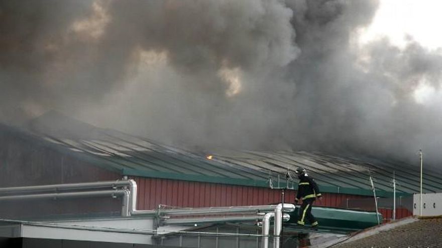 Peio García / ICAL La fábrica de Embutidos Rodríguez tras el incendio