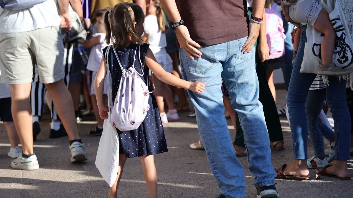 Las familias apoyan la propuesta de calendario del Consejo Escolar y piden eliminar la jornada reducida