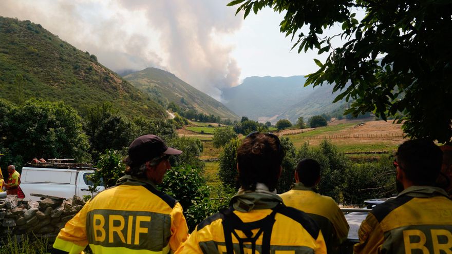 La zona suroccidental de Asturias es la más afectada por los incendios pese a la lluvia de las últimas horas