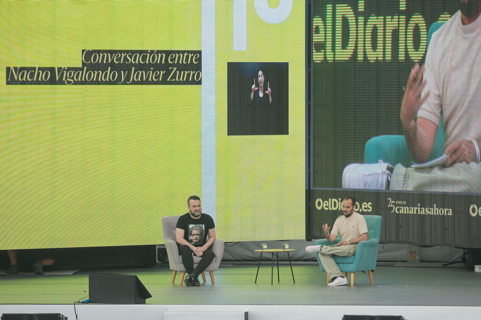 El director de cine Nacho Vigalondo conversando con el periodista Javier Zurro sobre su trayectoria y próximos proyectos