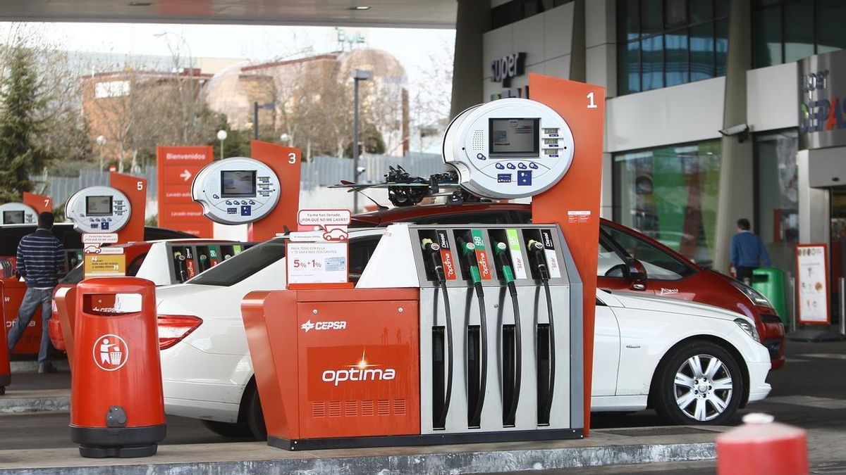 El IPC interanual ahonda su caída al -0,4% por luz y gasolinas y suma cinco meses en negativo