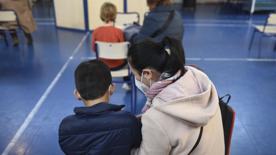 El proceso de vacunación en el Ceip Campanar de València.