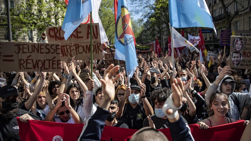 Miles de personas salieron a las calles de Francia contra la extrema derecha