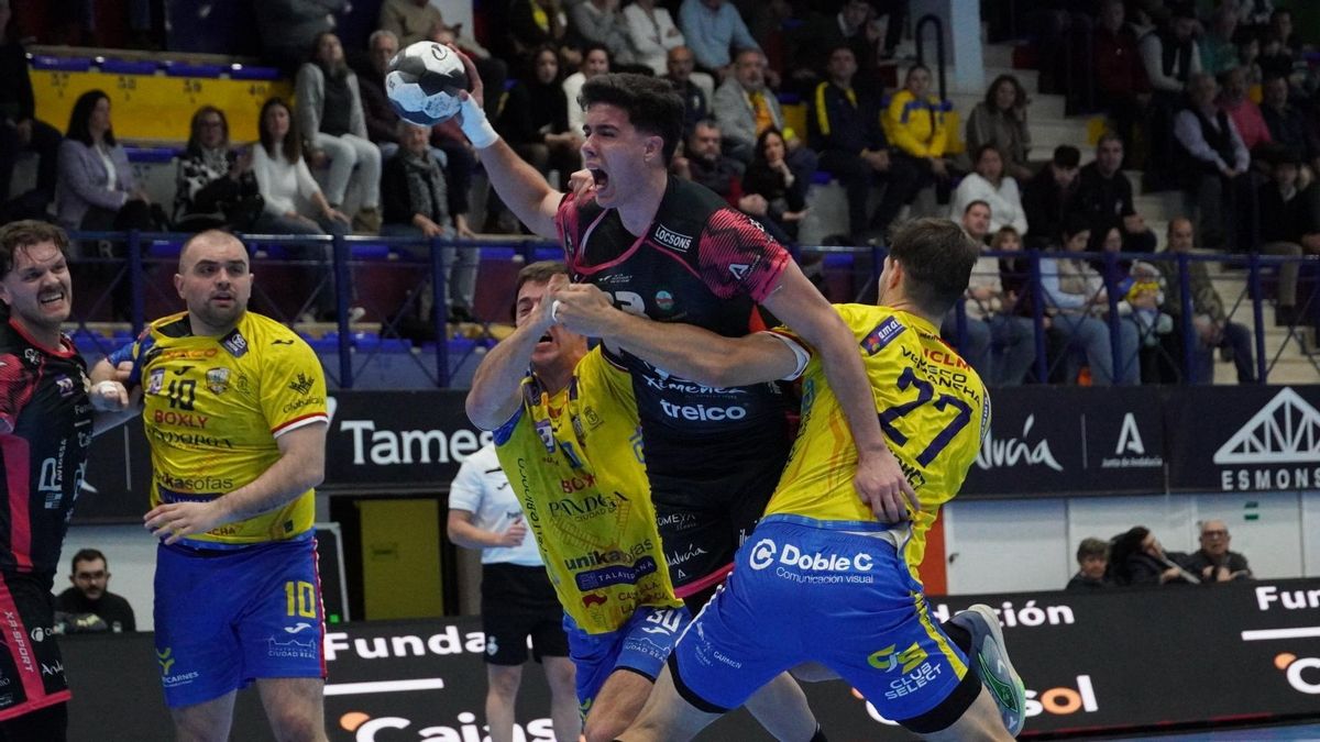 Un gol sobre la bocina ahoga al Cajasol Ángel Ximénez en la orilla ante el Caserío